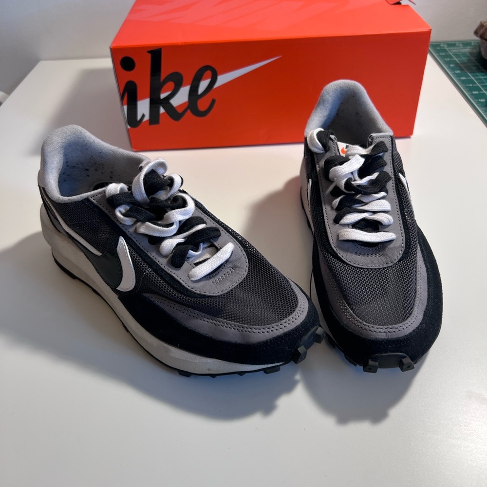 Nike x SACAI Collab black and grey. Size 8,5 Women, 7 Men